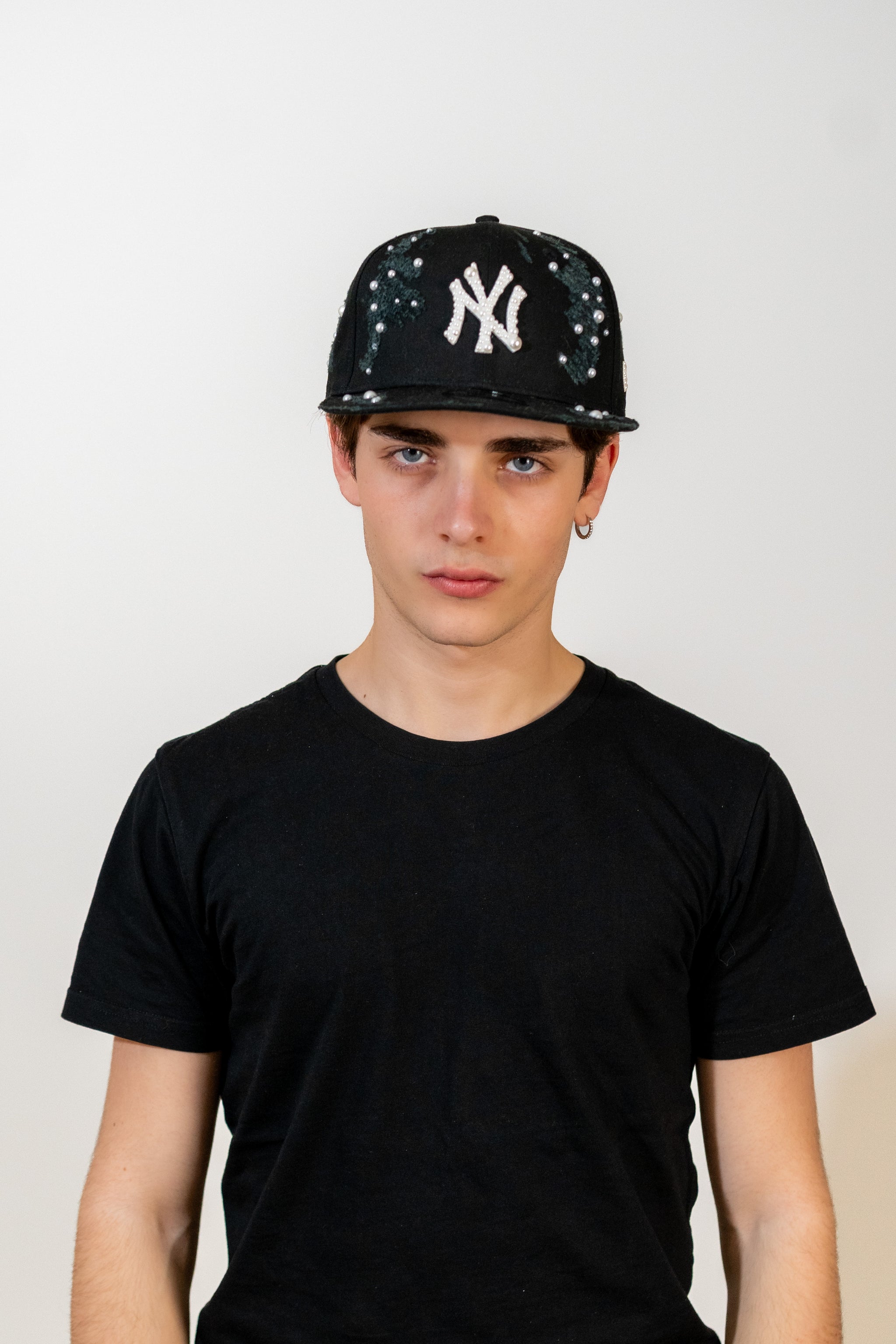 Snapback Cap Black New York Distressed Pearl
