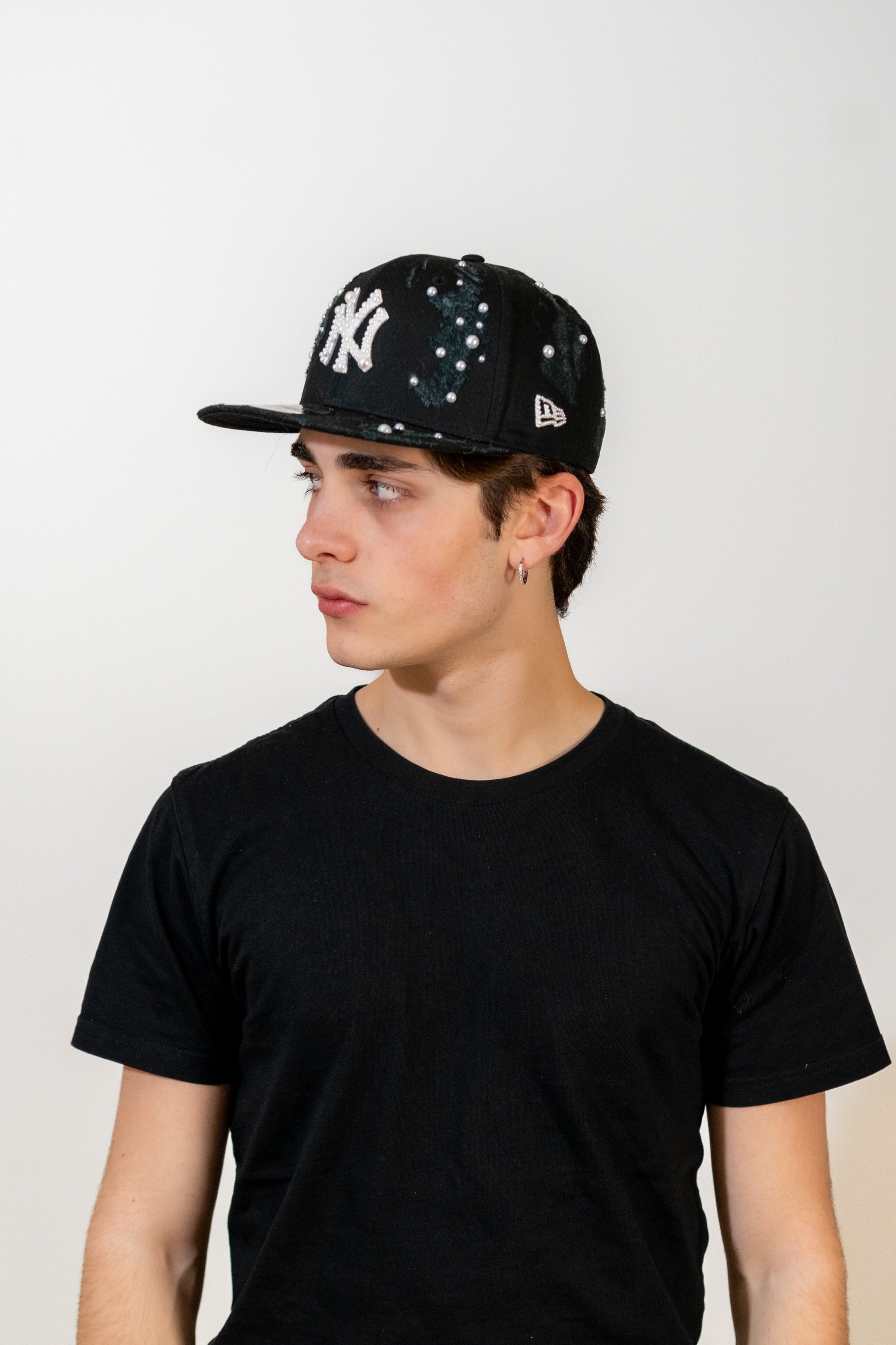 Snapback Cap Black New York Distressed Pearl