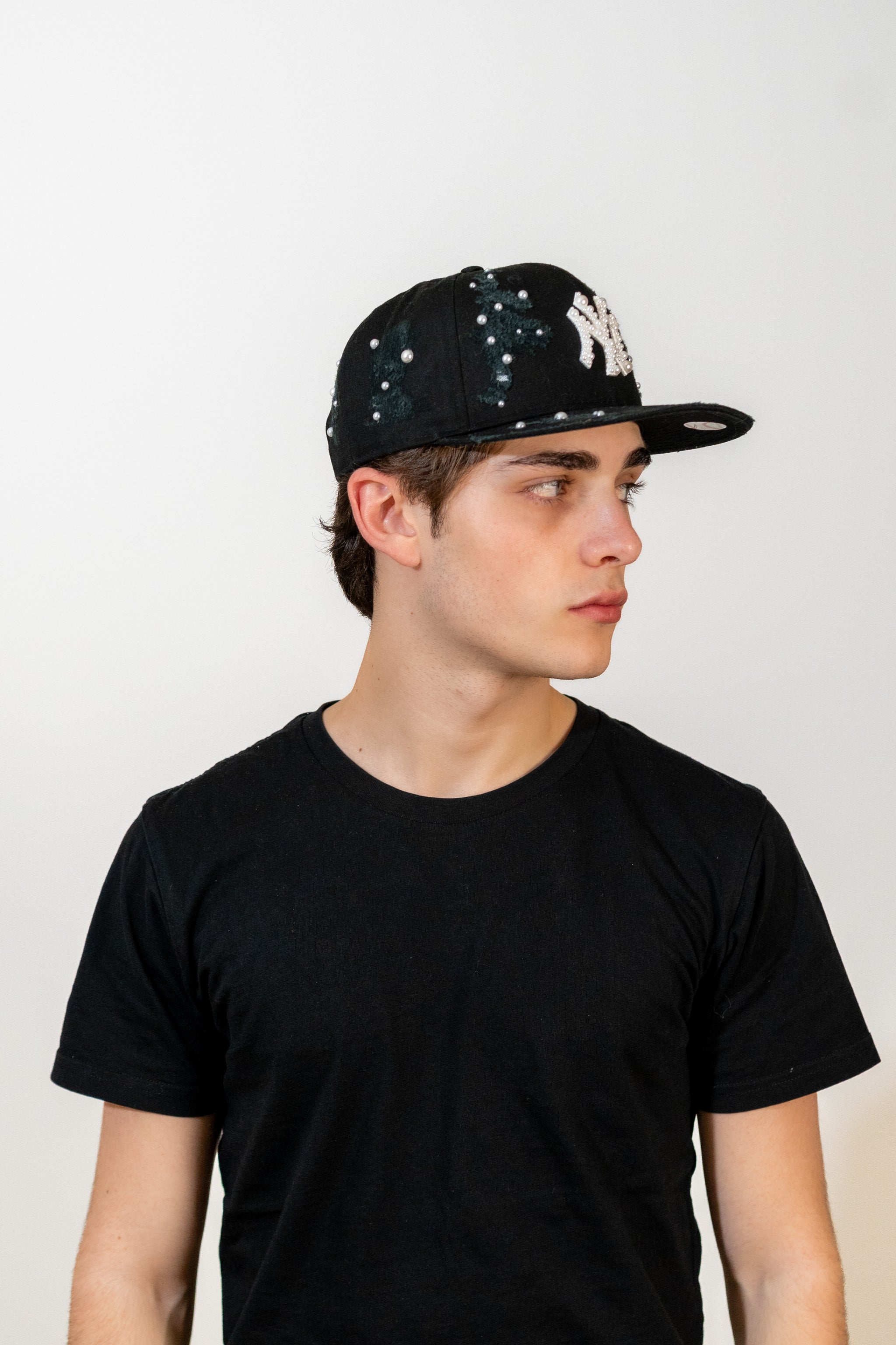 Snapback Cap Black New York Distressed Pearl