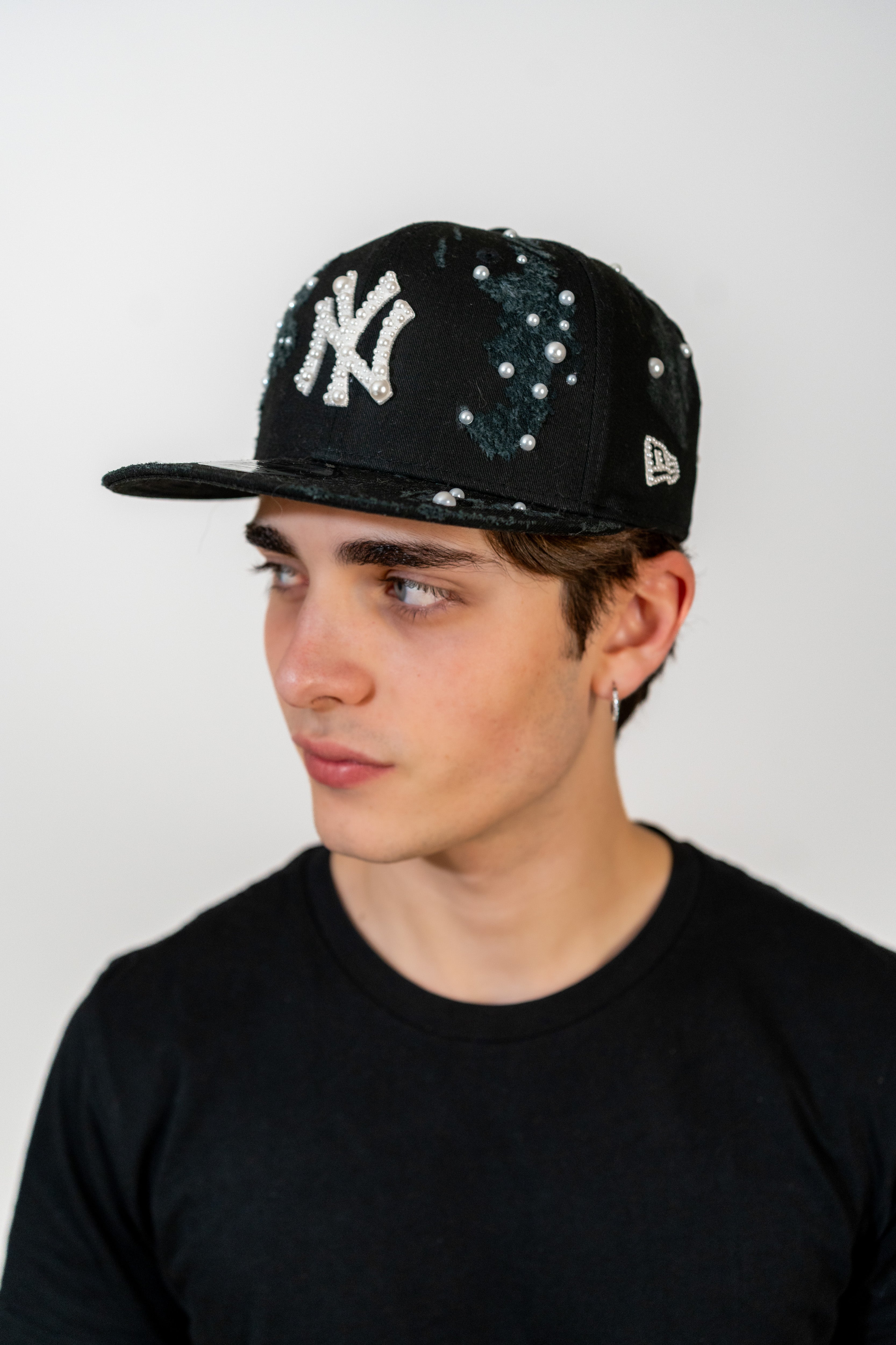 Snapback Cap Black New York Distressed Pearl