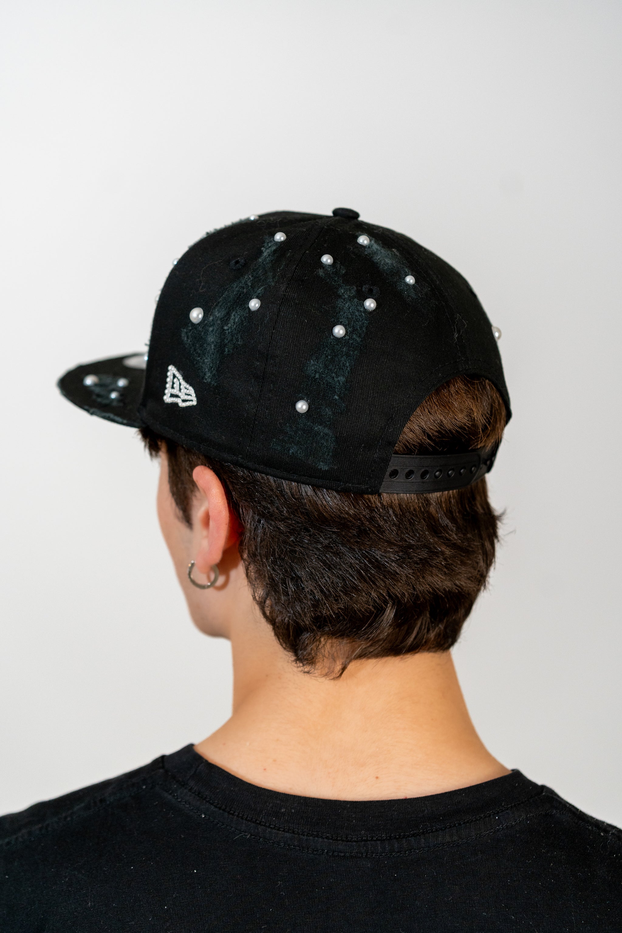 Snapback Cap Black New York Distressed Pearl